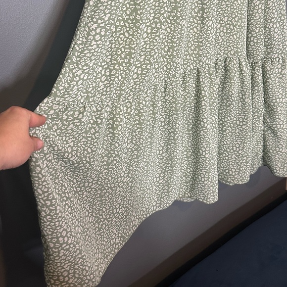 Light green leopard dress Women’s size XL with belt v neck long dress - Picture 3 of 8